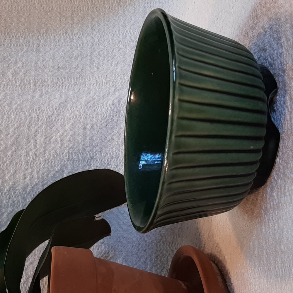 Hull F10 Green Flower Bowl